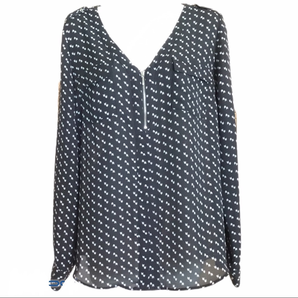 Candie’s zip front black & white flowy top